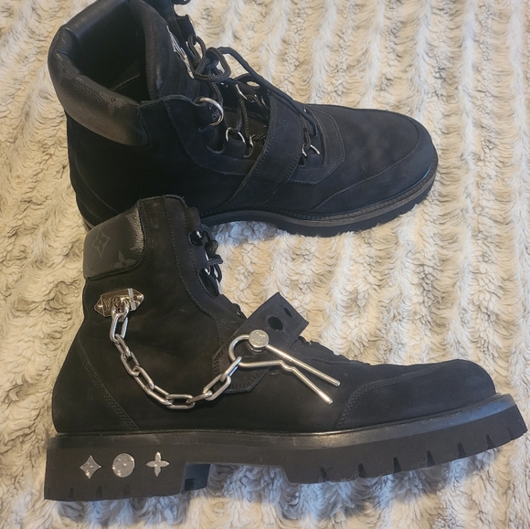 Mens Authentic Louis Vuitton Boots - Picture 2 of 13